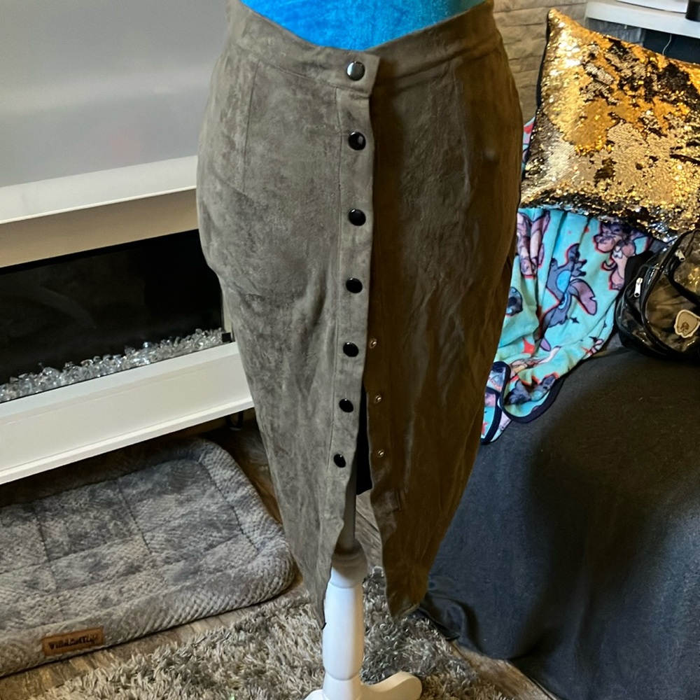 Bottom through suede midi